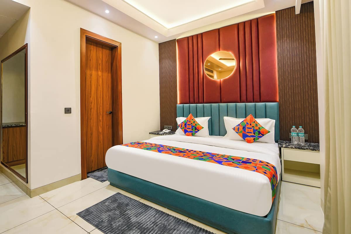 Egyptian cotton sheets, premium bedding, in-room safe, free WiFi