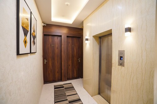 Fabhotel New Mohit Regency