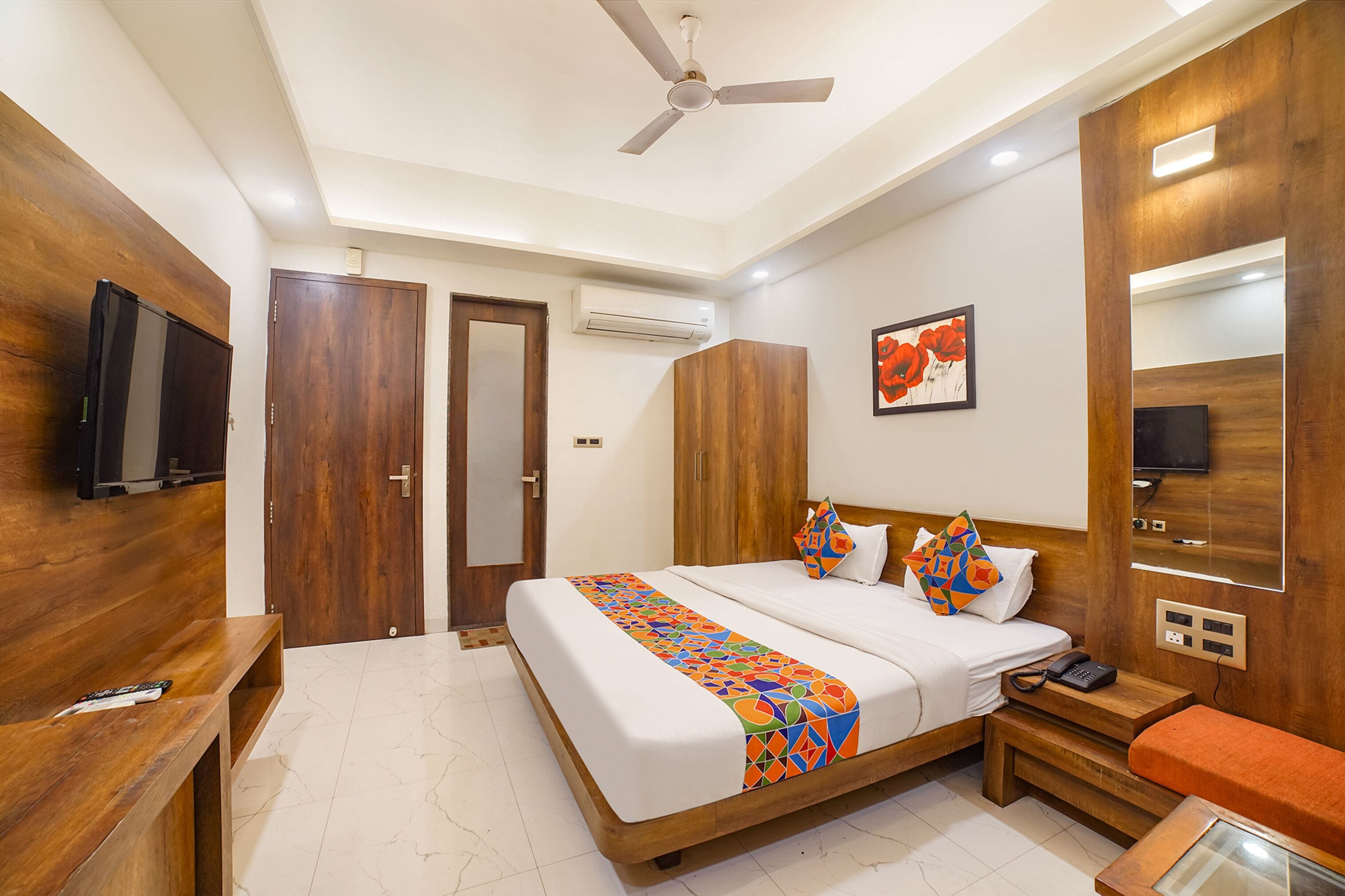 غرفة تنفيذية | ملاءات من القطن المصري وأغطية فراش متميزة وخزنة داخل الغرفة