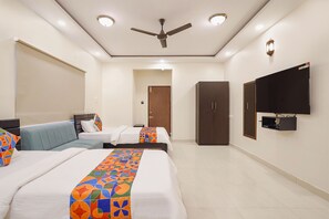 Egyptian cotton sheets, premium bedding, in-room safe, free WiFi