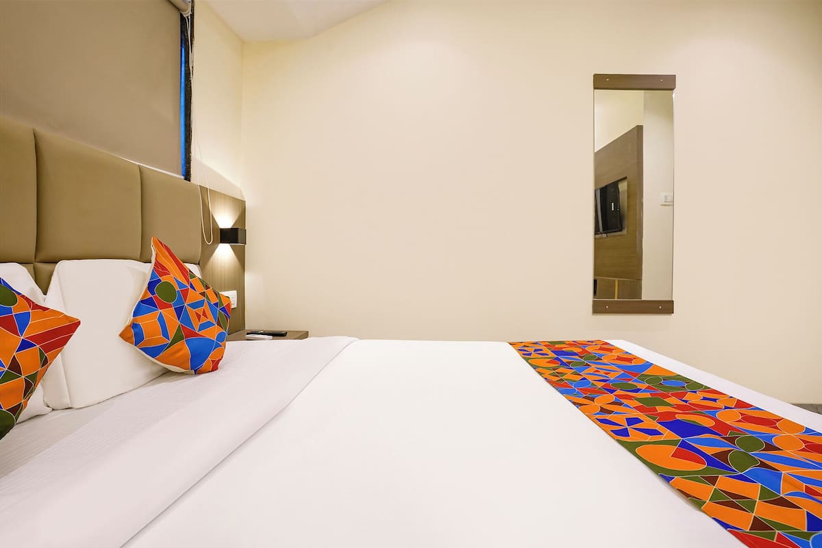 Egyptian cotton sheets, premium bedding, in-room safe, free WiFi