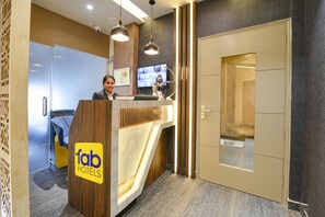 Reception - Fabhotel Vintage Inn (New Delhi)
