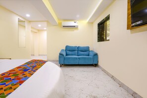 Egyptian cotton sheets, premium bedding, in-room safe, free WiFi - FabHotel Millenium (Mumbai)