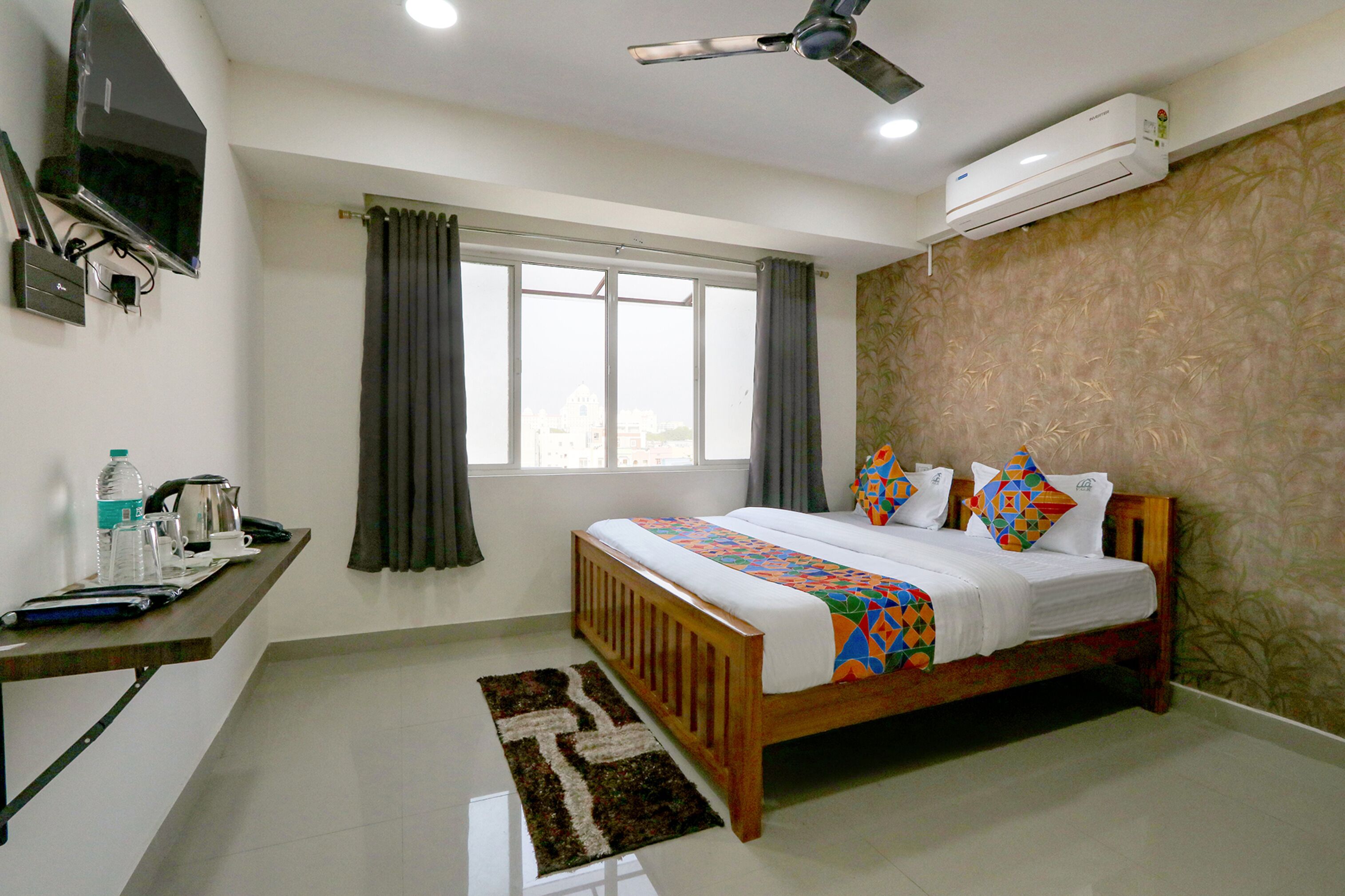 Egyptian cotton sheets, premium bedding, pillow-top beds, in-room safe