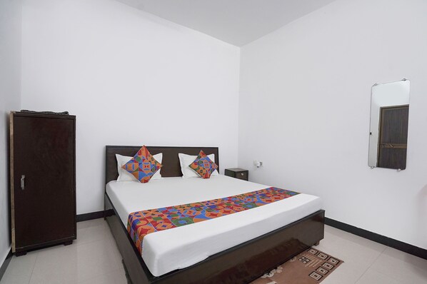 Egyptian cotton sheets, premium bedding, in-room safe, free WiFi - Fabhotel Om Palace (Faizabad)