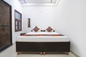 Premium Room | Egyptian cotton sheets, premium bedding, in-room safe, free WiFi - Fabhotel Om Palace (Faizabad)