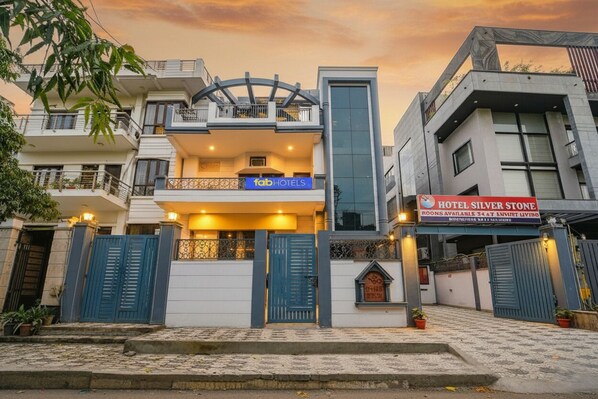 Exterior - Fabhotel Silver Stone (Noida)