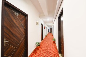 Lobby - Fabhotel Silver Stone (Noida)