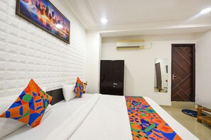 Egyptian cotton sheets, premium bedding, pillow-top beds, in-room safe - Fabhotel Silver Stone (Noida)