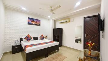 Egyptian cotton sheets, premium bedding, pillowtop beds, in-room safe