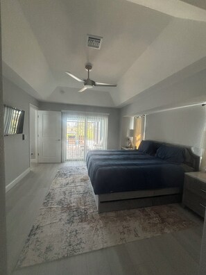 3 Schlafzimmer, Schreibtisch, Bügeleisen/Bügelbrett, WLAN