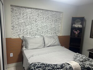 1 habitación, tabla de planchar con plancha, wifi y ropa de cama 