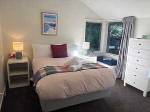 3 bedrooms, desk, iron/ironing board, travel cot