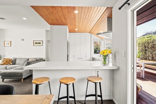 Arrowtown Family Home with spa