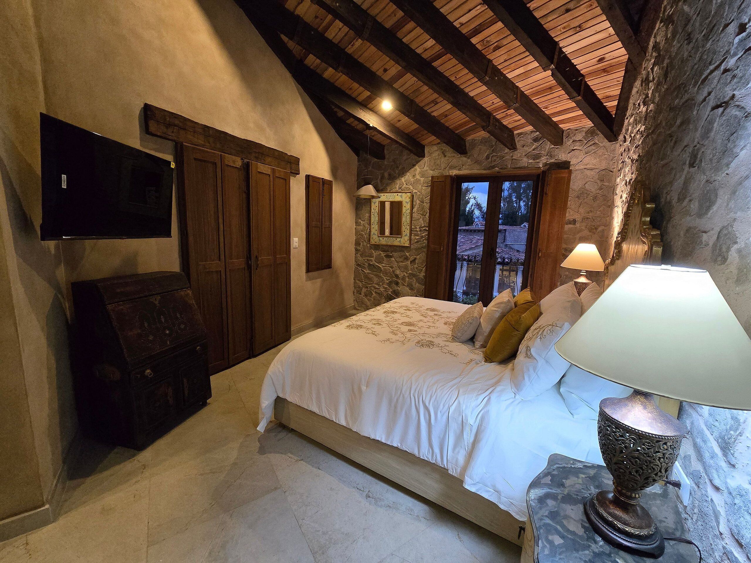 2 bedrooms, in-room safe, iron/ironing board, free WiFi