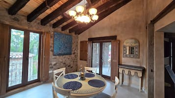 Executive Apartment | Dining