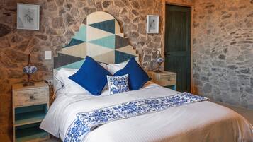 2 bedrooms, in-room safe, iron/ironing board, free WiFi