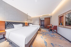 A hotel room with two beds, a small table, and a chair. - Madison Hotel Jinan Suncun Chunhui Road (Jinan)