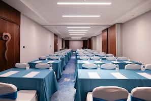 A conference room with rows of tables and chairs, equipped with water bottles and nameplates. - Madison Hotel Jinan Suncun Chunhui Road (Jinan)