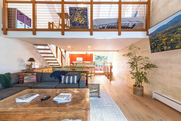 Smart TV, fireplace, stereo