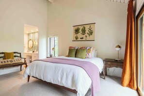 4 makuuhuonetta, silitysrauta/-lauta, ilmainen Wi-Fi, vuodevaatteet