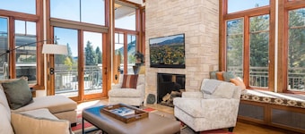 Downtown Chilali Penthouse with Mountain Views & Rooftop Retreat