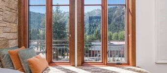 Downtown Chilali Penthouse with Mountain Views & Rooftop Retreat