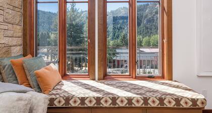 Downtown Chilali Penthouse with Mountain Views & Rooftop Retreat