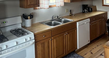 Cottage with lake view at the heart of Seneca lake