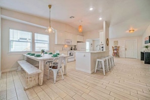 Maison (Multiple Bedrooms) | Intérieur