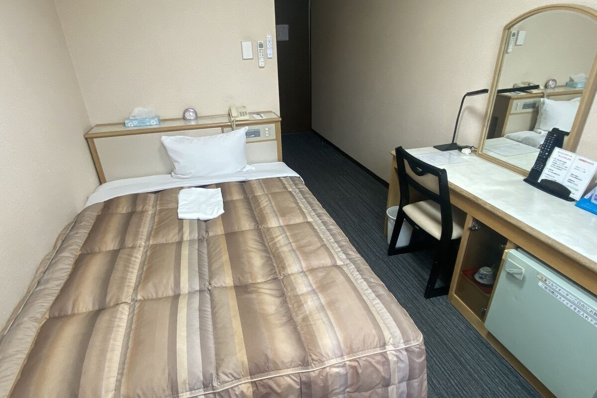 Standard Single Room B Smoking Room
