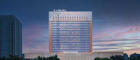 A modern hotel building with a grid of windows and a sign indicating it's a Marriott hotel.