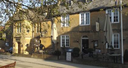 Spacious 3 bedroom cabin at Avonvale Holiday Lodge