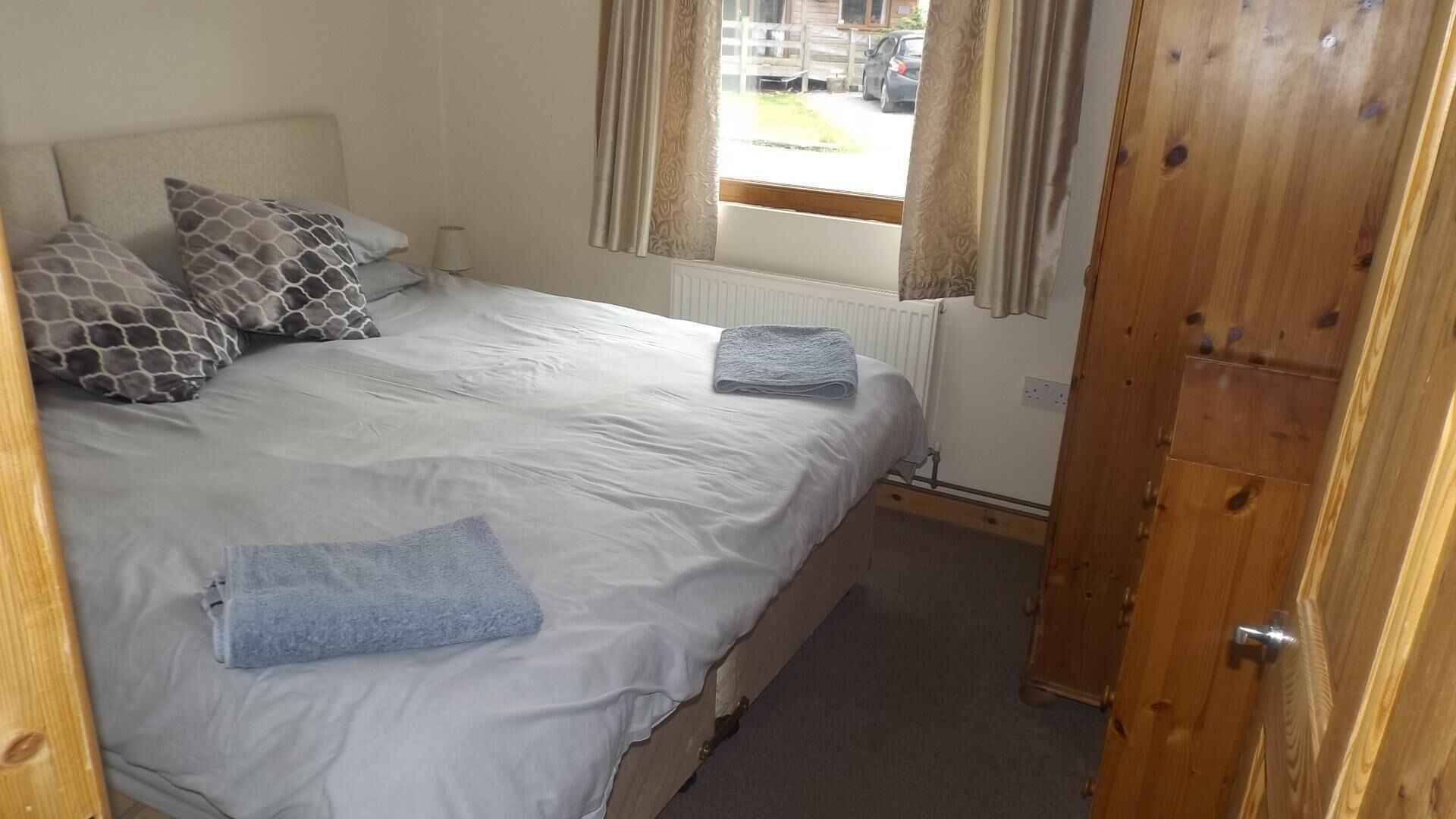 3 chambres, fer et planche à repasser, Wi-Fi, draps fournis