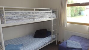 3 chambres, fer et planche à repasser, Wi-Fi, draps fournis