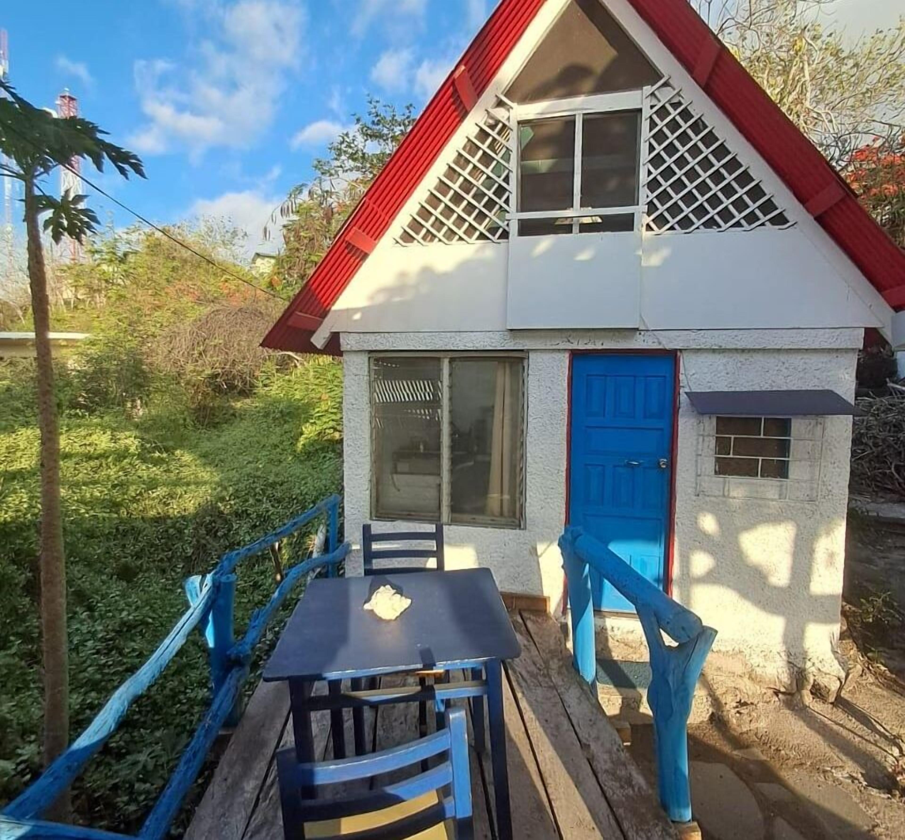 Familien-Ferienhütte, Balkon, eingeschränkter Meerblick | Bügeleisen/Bügelbrett, kostenloses WLAN