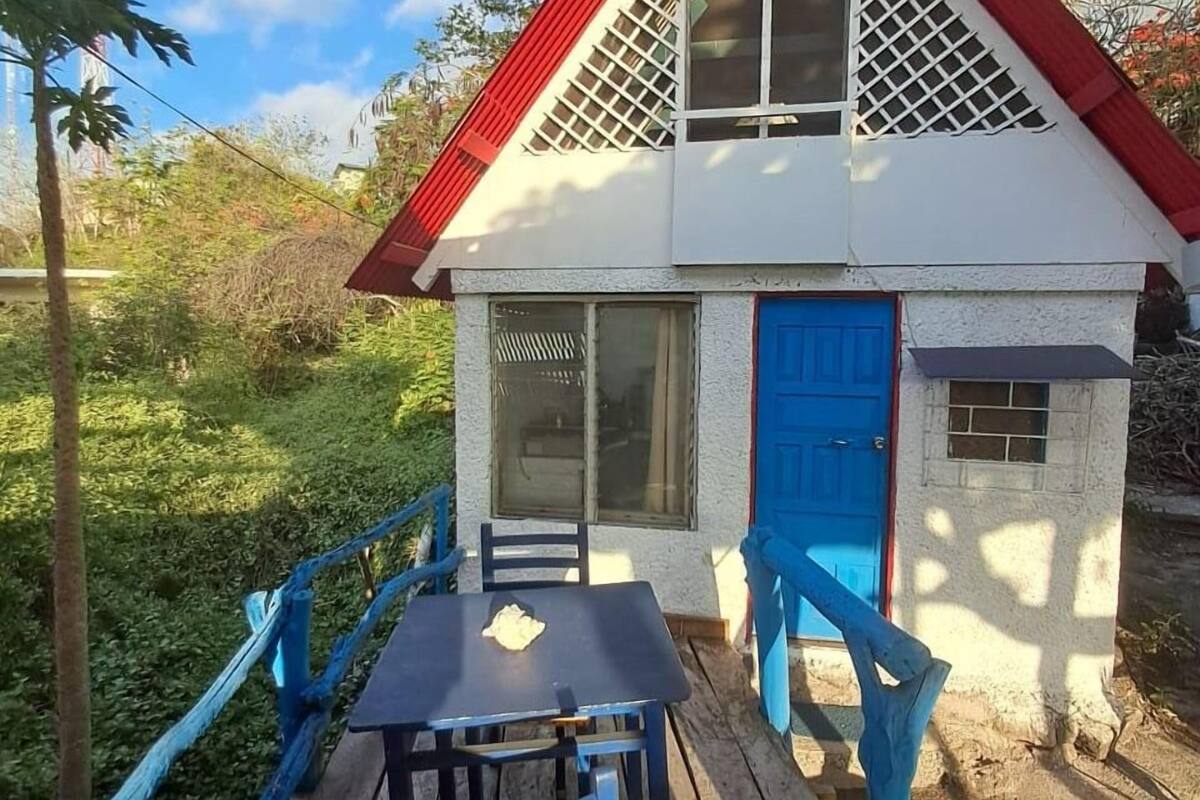 Cabana família, sacada, vista parcial para o oceano | Ferros/tábuas de passar roupa, Wi-Fi de cortesia