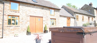 The Barn at Brambles Farm - Sleeps 6, Hot Tub