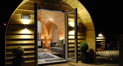 The Lodge at Brambles Farm - Sleeps 4, Hot Tub