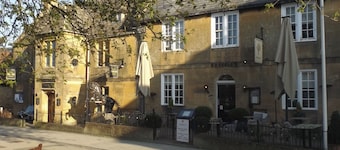 Two bedroom timber lodge, Avonvale Holiday Lodges