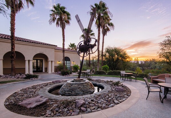 Outdoor dining - Desert Luxury & Adventure Awaits - Marriott Shadow Ridge II - The Enclaves (Palm Desert)
