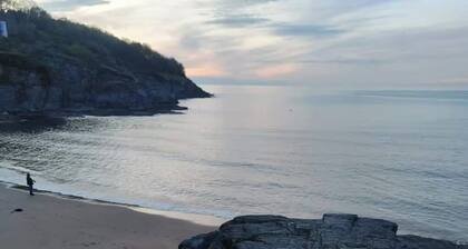 2-Bed Coastal Cottage - Sleeps 4 - Pet Friendly