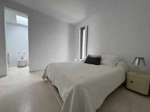 2 chambres, fer et planche à repasser, draps fournis