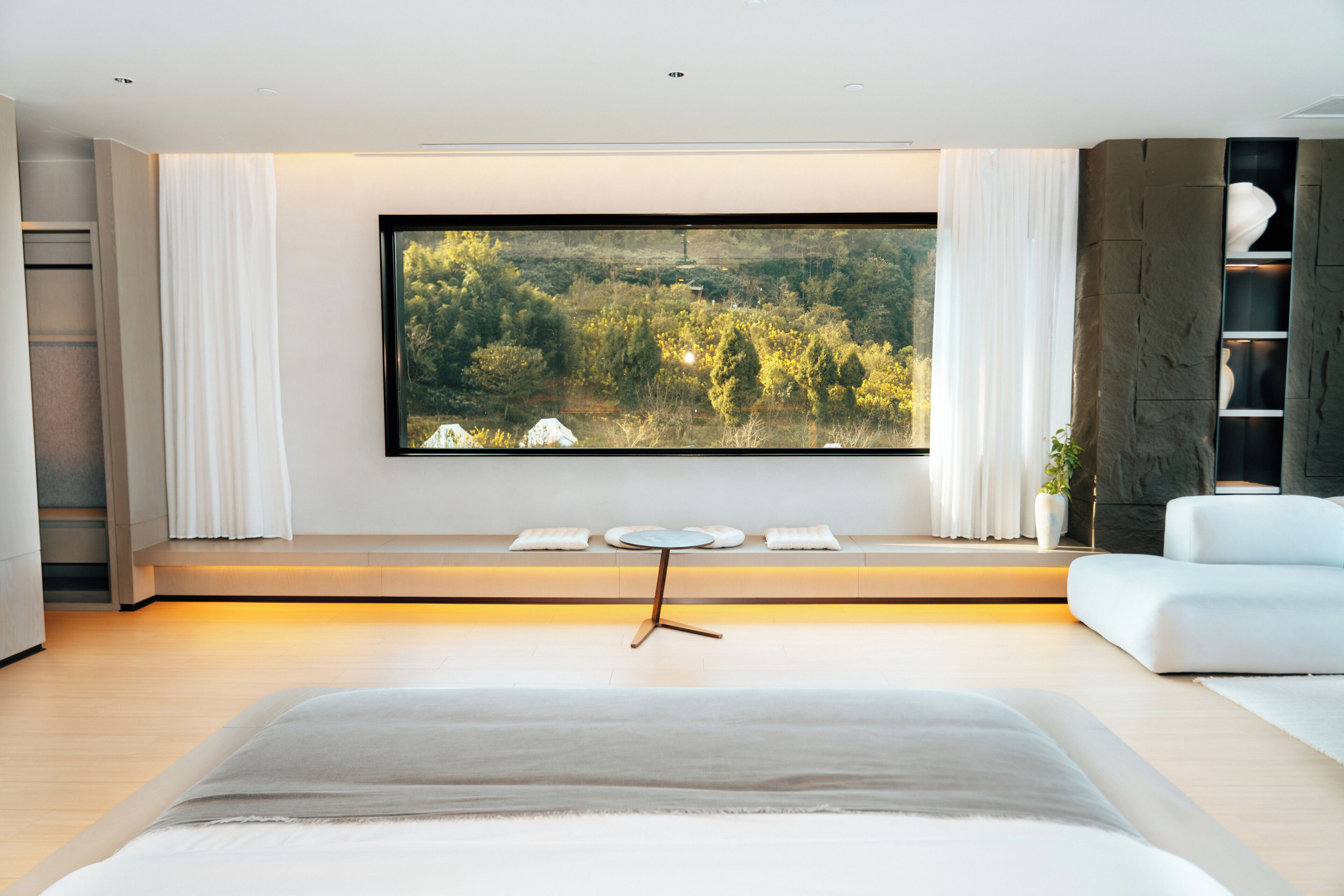 Panoramic Double Room, Hill View | Premium bedding, minibar, desk, laptop workspace