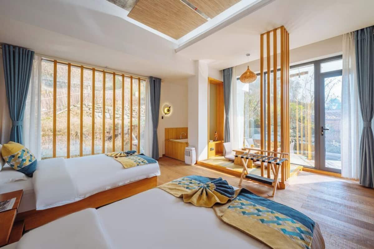 Superior Twin Room, Hill View | 1 bedroom, premium bedding, down comforters, minibar