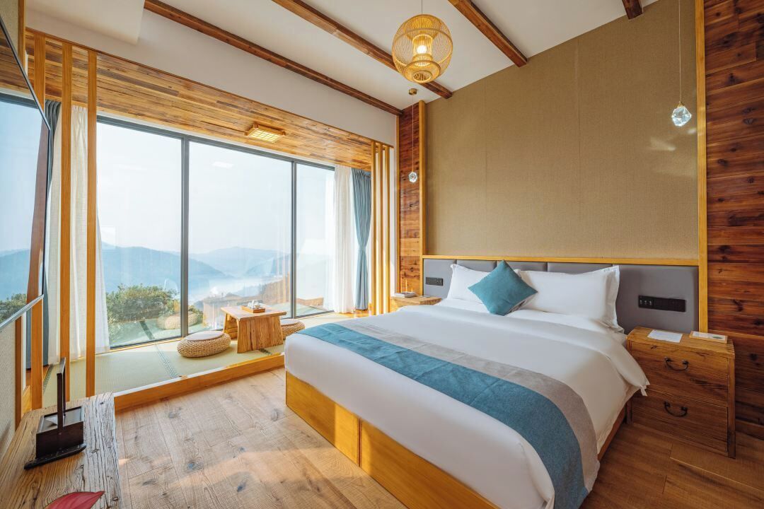 Klassieke tweepersoonskamer, uitzicht op de binnenplaats | Luxe beddengoed, donsdekens, een minibar, individueel gedecoreerd