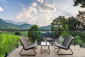 Familieværelse til 3 personer - udsigt til gårdsplads | Terrasse/gårdhave