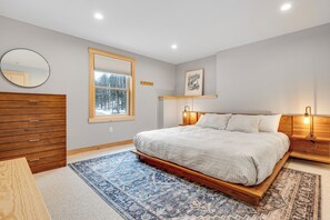 5 bedrooms, free WiFi, bed sheets - Alpenglow at Barker- Walk to the slopes (Newry)
