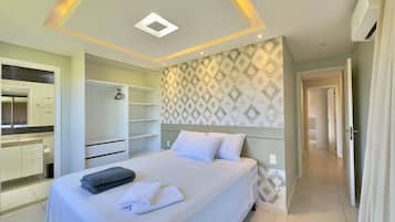 Luxury Apartment | 4 bedrooms, blackout drapes, iron/ironing board, free WiFi