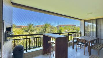 Apartamento superluxo | Opções para refeição ao ar livre